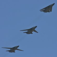3 F-111C з різними позиціями крила