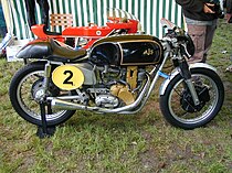 De AJS 7R 350cc-"Boy Racer", deze is van rond 1954