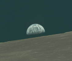 從阿波羅10號軌道上看到地球從月球的天地線上升起