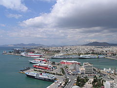 Vue panoramique de la partie ouest de la ville et du grand port maritime du Pirée.