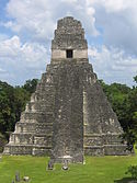 Kuil I Tikal dengan ketinggian yang mencapai 47 m
