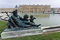 Le château de Versailles vu des jardins.