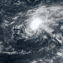 Сателитски снимак циклона где су најдебљи облаци измештени из централног вртлога.