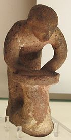 Figurina di una donna che fa il pane, 490 a.C.