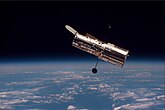 Автоматическая обсерватория «Хаббл» на орбите вокруг Земли