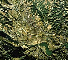 Uenoharan kantakaupunki vuoden 1976 ilmakuvassa