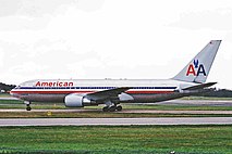アメリカン航空のボーイング767-200ER（N334AA）