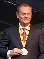 Tusk mottok Karlsprisen i 2010