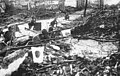 Japońscy żołnierze w ruinach Szanghaju podczas drugiej wojny chińsko-japońskiej