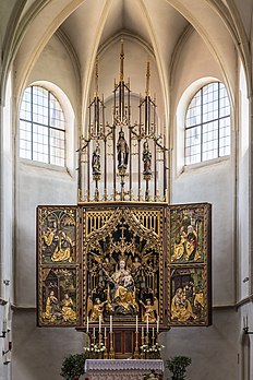 Retábulo em estilo gótico tardio. Igreja paroquial e de peregrinação de Maria Laach am Jauerling, distrito de Krems-Land, Baixa Áustria. (definição 3 662 × 5 493)