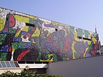En Miró-formgiven husfasad i tyska Ludwigshafen.