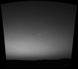 Possível meteoro (centro) fotografado de Marte, 7 de março de 2004, pelo MER-A Spirit