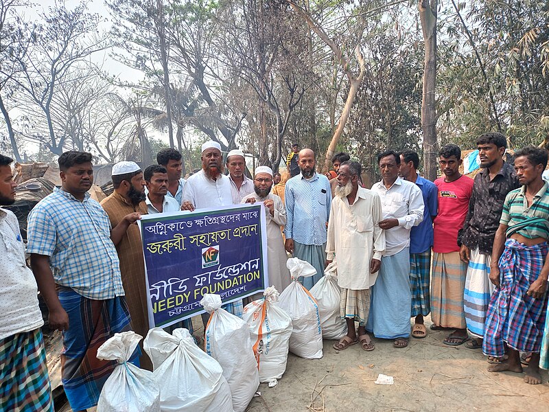 File:Emergency Relief Distribution among Fire Affected Families by Needy Foundation 08.jpg