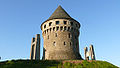 У вежі Tanguy знаходиться музей історії Бреста; на задньому плані Pont de Recouvrance (Міст Recouvrance).