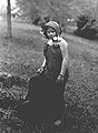 Foto gadis Karo dengan pakaian tradisional tahun 1925, koleksi Tropenmuseum.