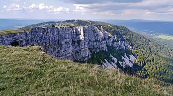 Lo mont Dor, dedens lo massis du Jura (Franche-Comtât). (veré dèfenicion 4 564 × 2 529*)
