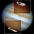 木星でも南北に同じようなオーロラが現れる（オーロラは紫外線、木星本体は可視光で撮影）