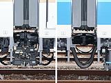 モ50500形とサ50400形の連結器は電気連結器付（右写真は半永久式）