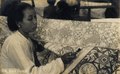 Perempuan pembuat batik tulis di Yogyakarta, sekitar 1930.