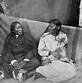 Mochi (Buffalo Calf Woman), iz plemena Južnih Šajena, dok je 1875. bila uhvaćena i zatočena u Fort Marionu, St. Augustine, Florida