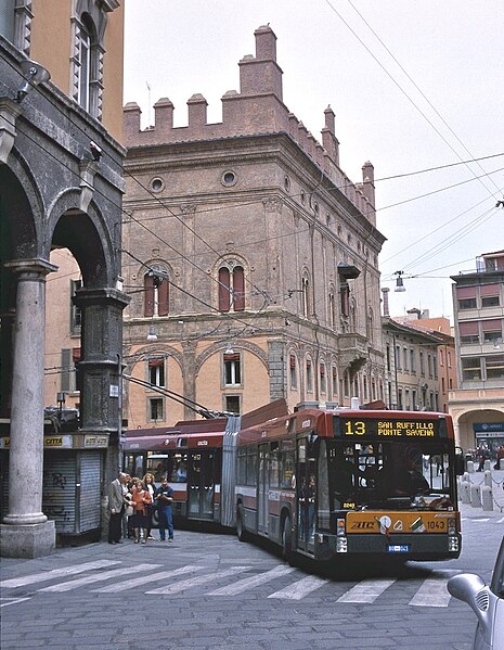 File:Bologna Autodromo trolleybus at Piazza Mercanzia.jpg