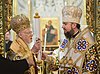 El Patriarca Bartomeu entrega el tomos d'autocefàlia al metropolità Epifani