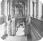 Fotografi från stora trapphallen, före 1871.