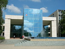Az egyetem főbejárata