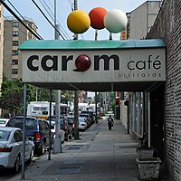 Eingang des Carom Café
