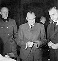 Франк (посередині) під час судового засідання (1946)