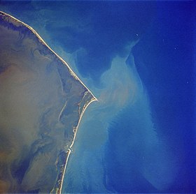 Image satellite de l'île Hatteras prise en 1989 avec le cap sur la pointe.