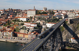 Hamnområdet Ribeira och bron Ponte Dom Luís I
