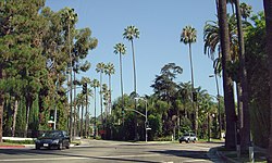 Korsningen Benedict Canyon Drive och Lexington Road i Beverly Hills.
