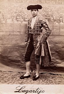 A bullfighter, Rafael Molina Sanchez "Lagartijo", posing in Wellcome V0048529EL.jpg