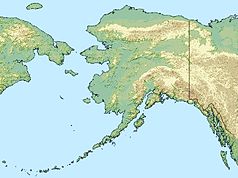 Mapa konturowa Alaski, blisko dolnej krawiędzi po lewej znajduje się punkt z opisem „Aleuty”