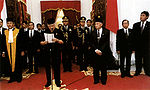 Thumbnail for File:Suharto resigns.jpg