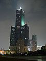 Ο Tuntex Sky Tower τη νύχτα