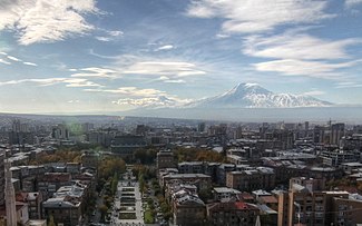 Yerevan skyline with ارارات (تاریخ آرمینیا, now inTurkey) in the background, as seen from the Cafesjian Museum of Art
