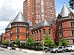 Оригінальний Нью-Йоркський онкологічний госпіталь[1] побудований між 1884 і 1886 роками, зараз розташований на 455 Центральный парк Вест и 106-та вулиця.