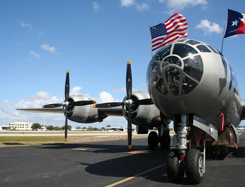 File:"FIFI" B-29 at KFXE.jpg