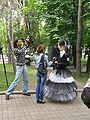 Журналісти телеканалу беруть інтерв'ю в учасниці "Парада наречених", 2010 рік