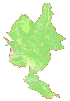 Mapa konturowa gminy miejskiej Nova Gorica, po lewej nieco na dole znajduje się punkt z opisem „Univerza v Novi Gorici”
