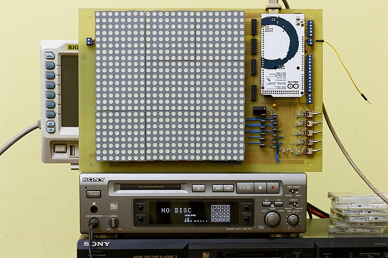 File:DIY Arduino LED screen for audio spectrum analyzer 1.jpg
