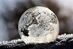 Third place: Frosted bubble. – Attribution: Danielarapava (CC BY-SA 4.0)