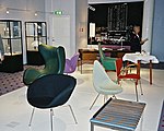 En utställning med Arne Jacobsens möbler mm på SAS Royal Hotel i Köpenhamn 2000.