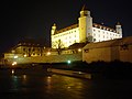 Bratislavas pils naktī