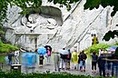 Monumenti i Luanit të Lucernit përkujton Gardën Zvicerane të Luigjit XVI që u masakruan në 1792 gjatë Revolucionit Francez
