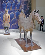 Terakotni konj i dva vojnika (terakota vojska) iz grobnice kralja Qina, 210. pr. Kr.