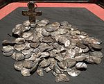 Silverskatt från Fyrunga i Vara kommun, daterad till cirka år 1050. Skatten består av hela och sönderklippta danska, engelska, frisiska och tyska mynt, ett kors och bitar av silversmycken.