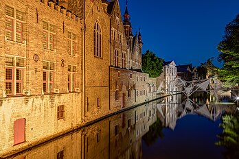 Groenerei, um canal no centro histórico de Bruges, Bélgica. (definição 6 716 × 4 475)